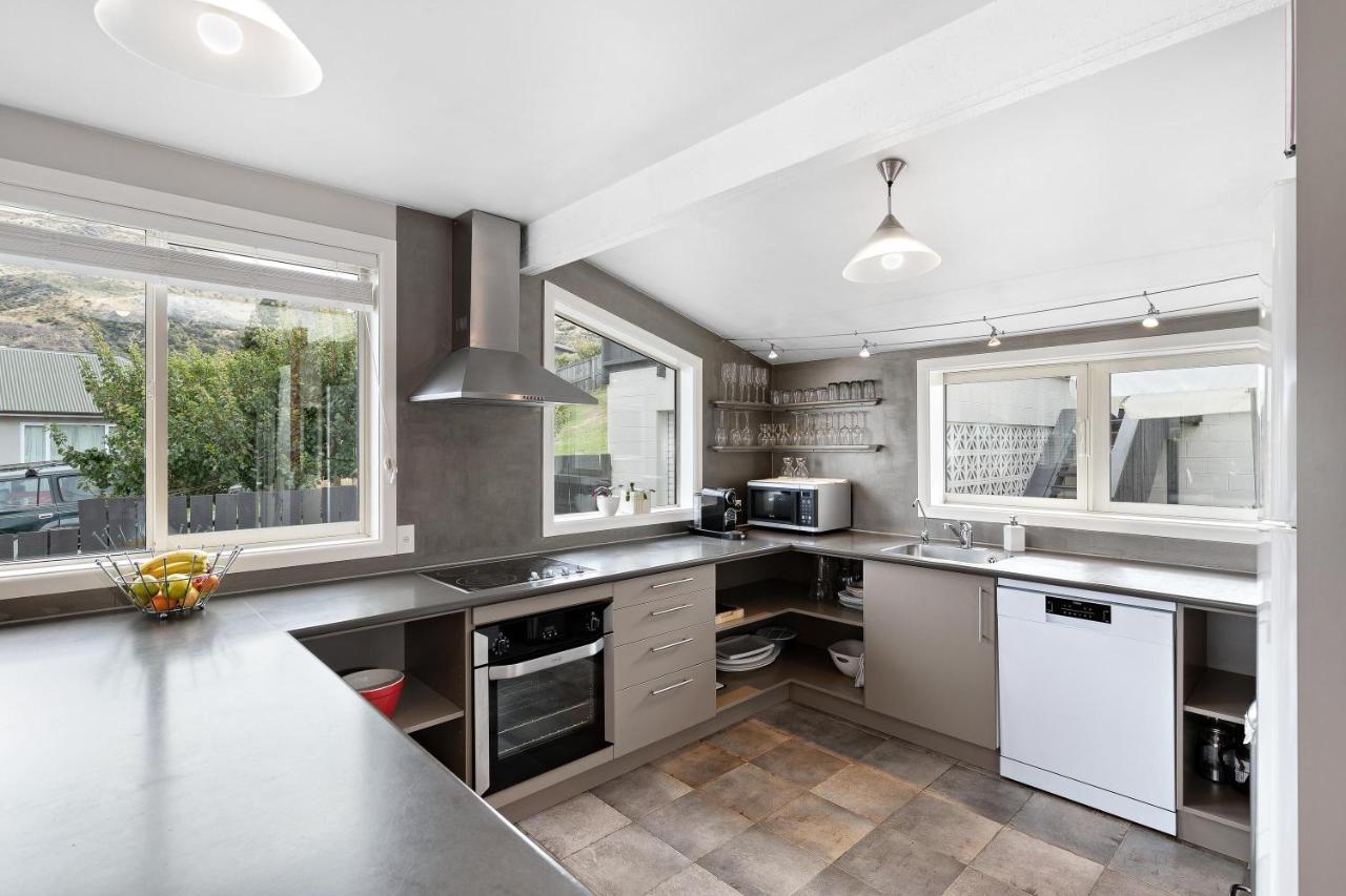 Lake And Mountain View Living كوينستاون المظهر الخارجي الصورة